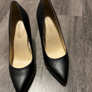 6.5 Nine West Pumps
